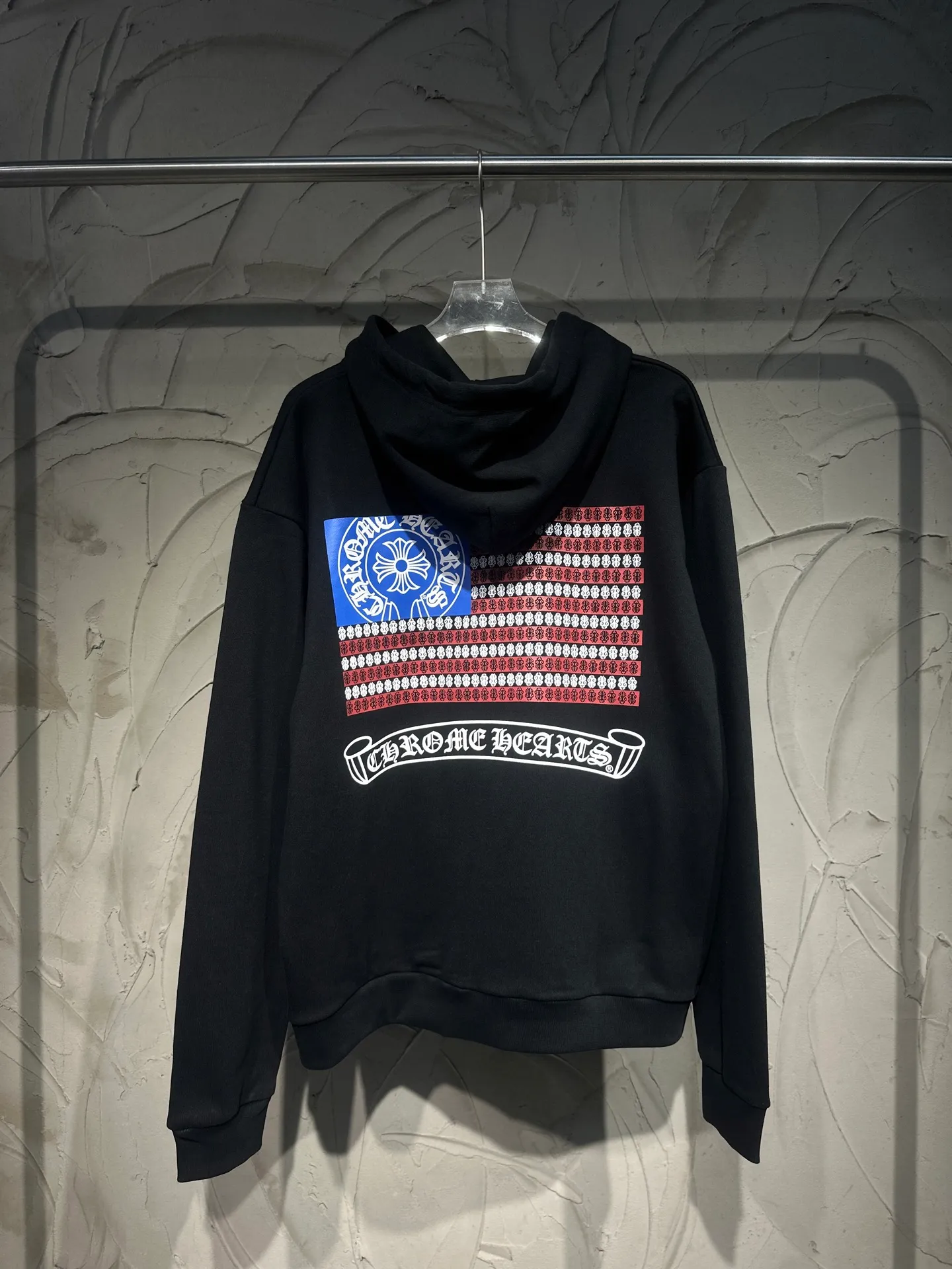 Q31—P230 -Chrome Hearts/Chrome Hearts printed zipper sweatshirt cardigan jacket -420 grams of high-density, high-quality wool, soft, delicate and skin-friendly, soft and silky to the touch, warm and skin-friendly -The hardware and zipper accessories are all customized with full details -Colour: black -Size: S M L XL